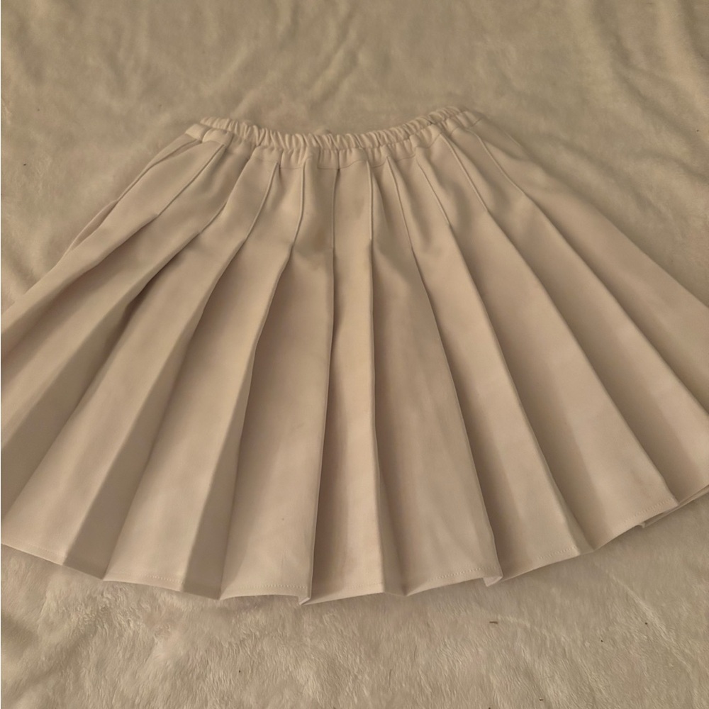 Elegant white Pleated Skirt